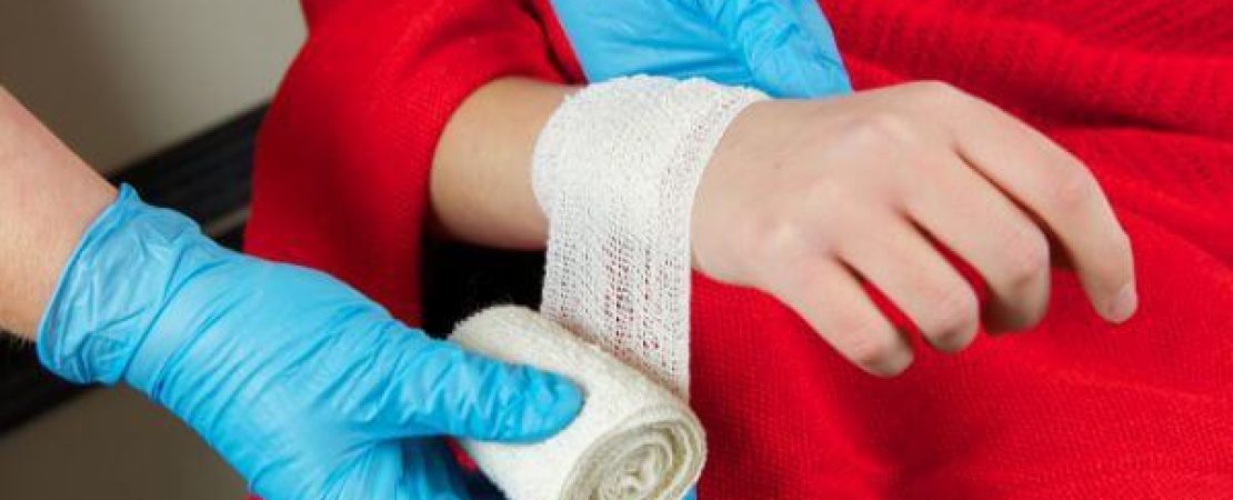 Why Giving First Aid Matters for Workplace Injuries